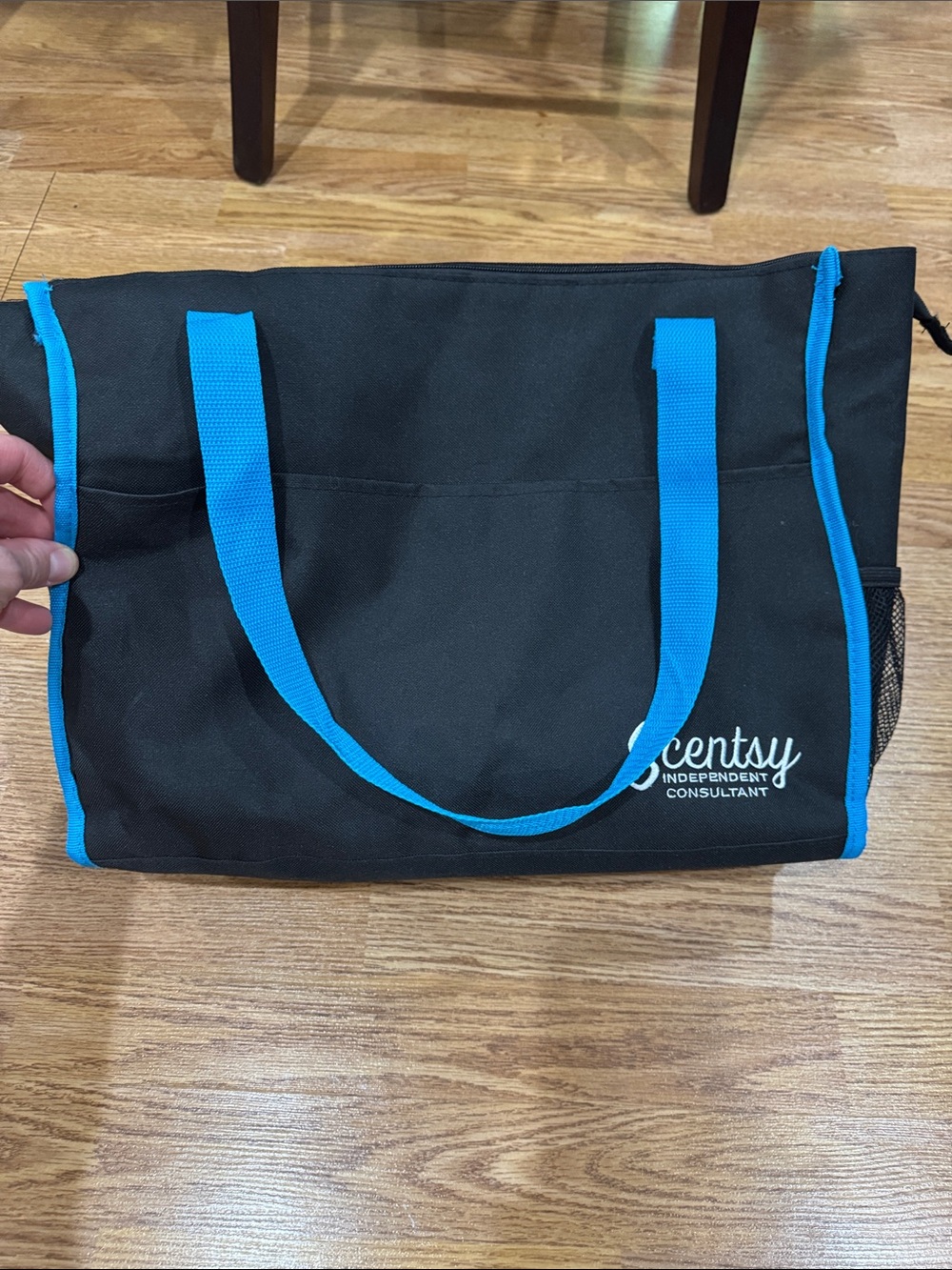 Scentsy Black Tote with Bright Blue Trim ZIPPER CLOSURE
